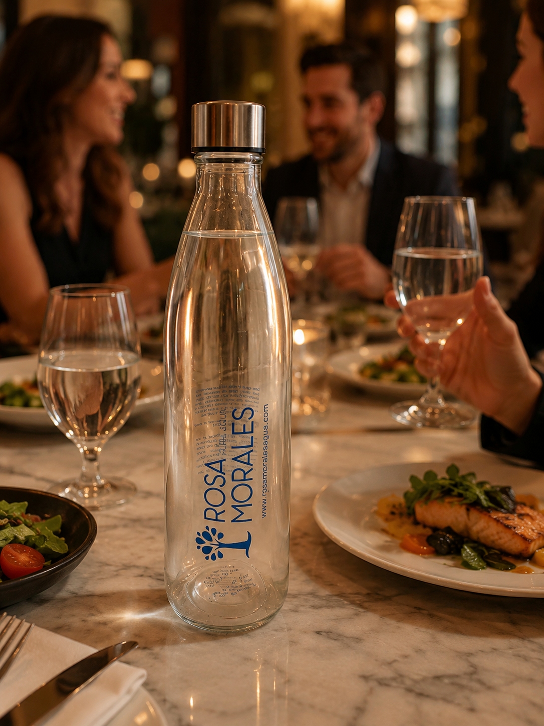 Agua de ósmosis para restaurantes, bares y hoteles servida en botella de cristal — Rosa Morales Pura Agua